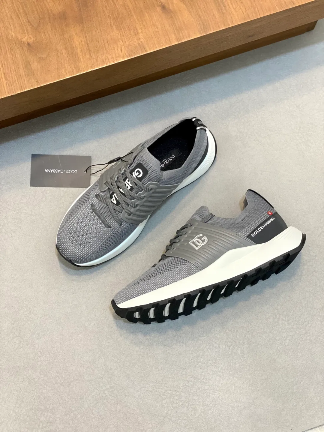 Men's Men's Shoes 💰700••New arrivals••Dolce&Gabbana••DG✔️High-end men's sports•casual shoes. Original goods from top counters. Original imported cowhide, multi-material splicing design ➕Imported cowhide lining, cowhide feet ➕Original TPR elastic outsole.  Size: 39-44 (38, 45 customized)